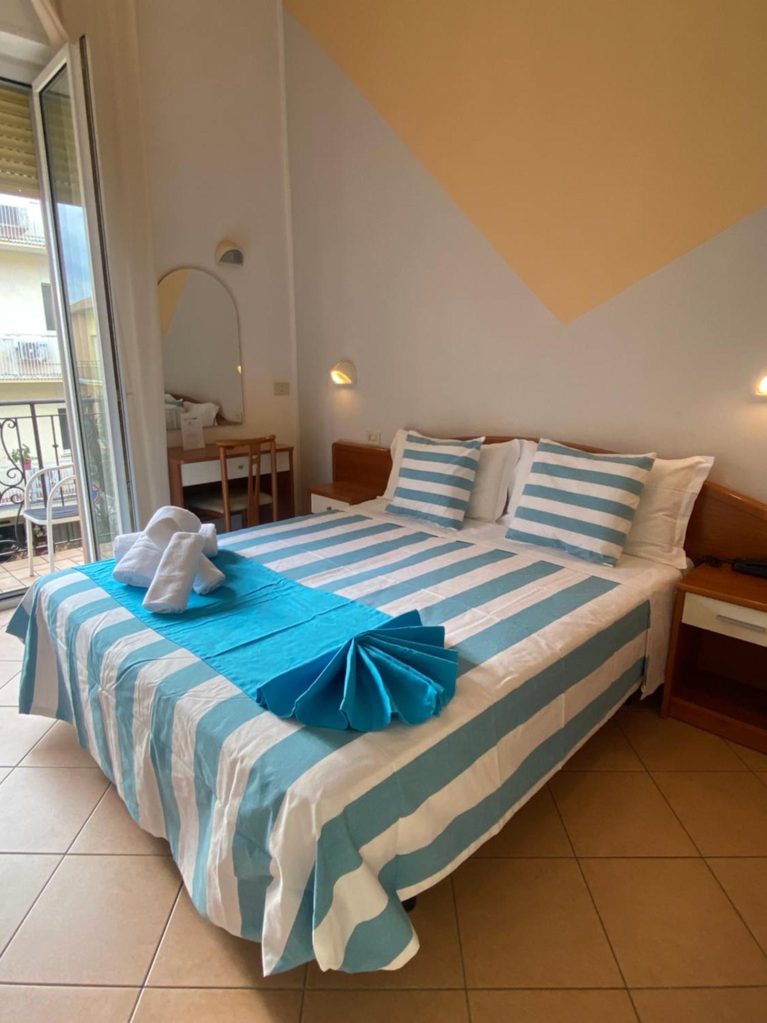 Hotel Villa Caterina Rimini Eksteriør bilde