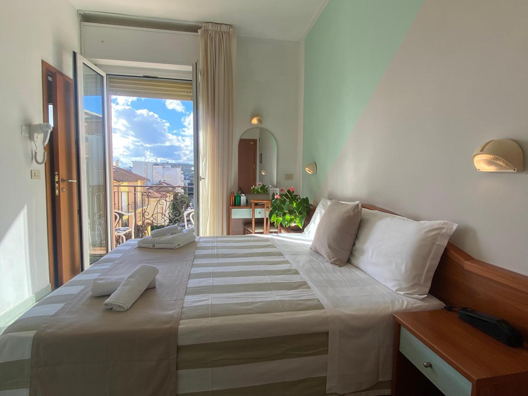 Hotel Villa Caterina Rimini Eksteriør bilde