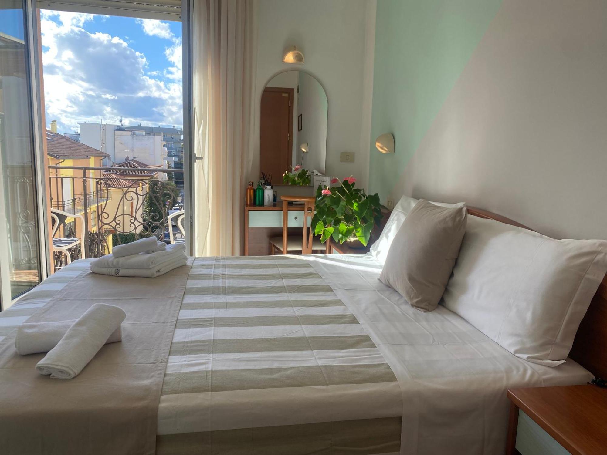 Hotel Villa Caterina Rimini Eksteriør bilde